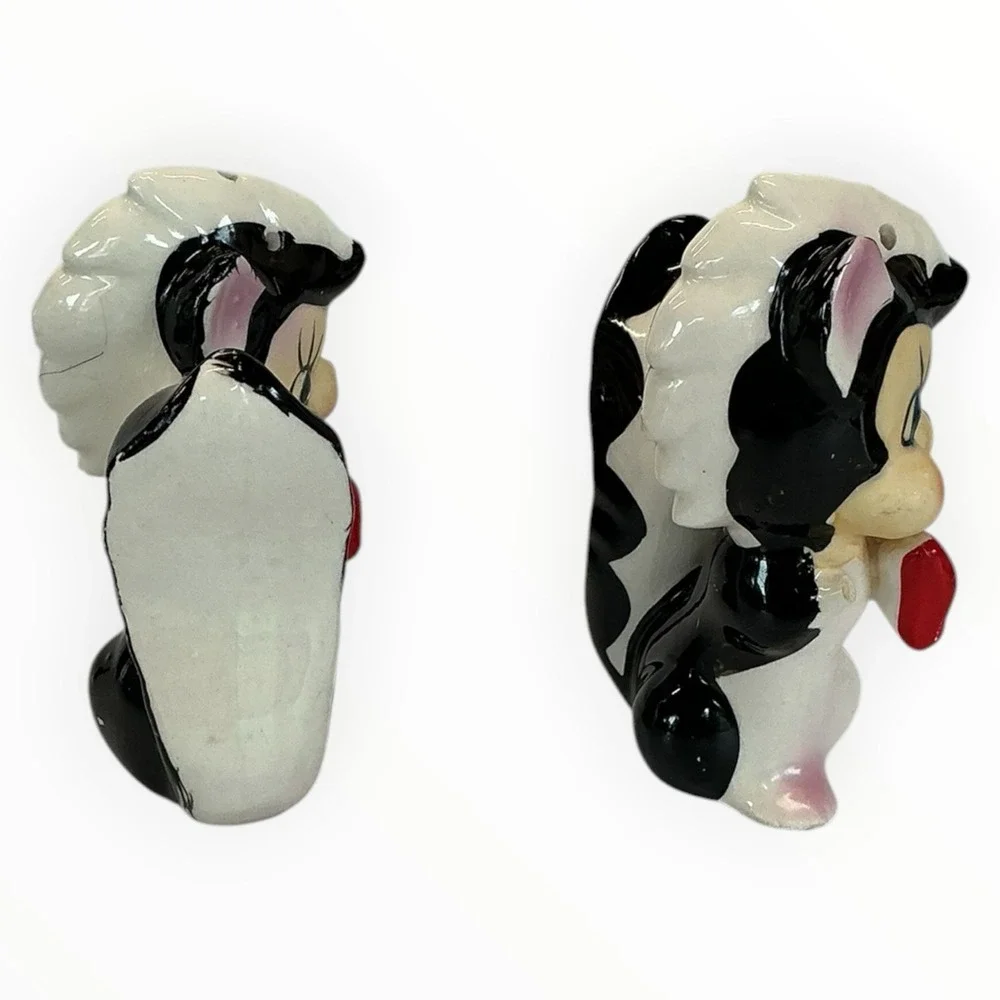 Vintage Skunk Pair Salt Pepper Shakers Japan Red Bow Ties‎ 1950